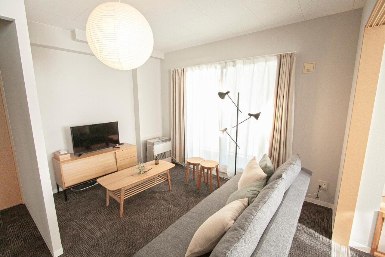 Apartment Uchi Living Suitengu *